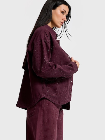 Gilet 'RHINESTONE STRAIGHT DENIM JACKET' IT'S BASIC en rouge