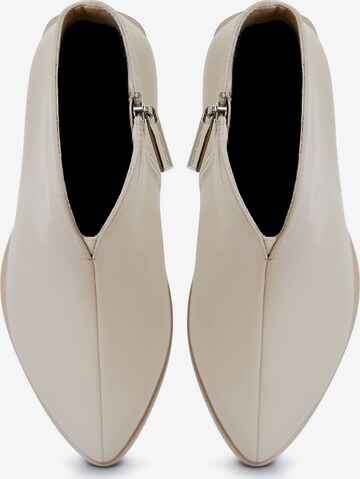 CESARE GASPARI Booties 'Classic' in Beige