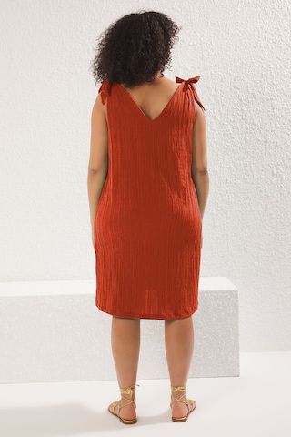 Trendyol Curve Jurk in Rood