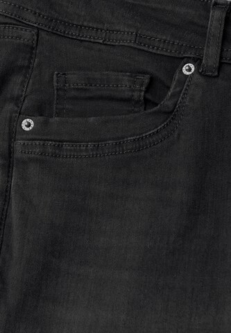 STREET ONE Slimfit Jeans in Schwarz