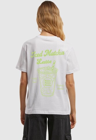 Merchcode Shirt 'Iced Matcha Latte' in Wit: voorkant
