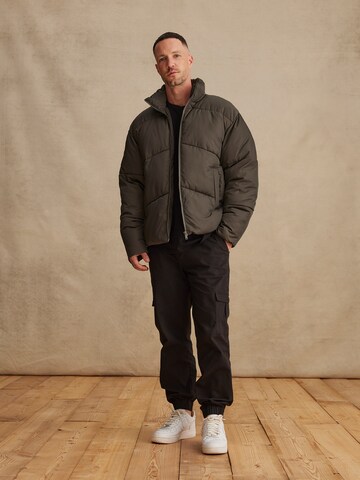 DAN FOX APPAREL Tussenjas 'Justus' in Grijs