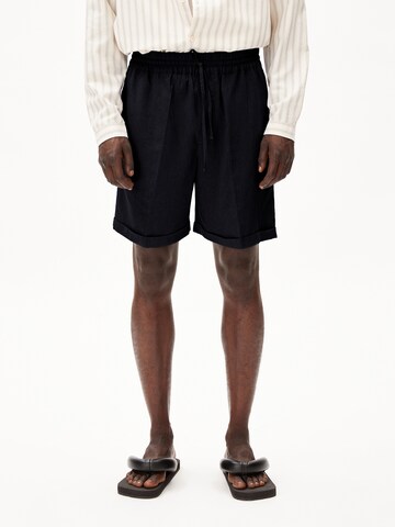 ARMEDANGELS Loosefit Broek 'JAACQUE LINO' in Zwart: voorkant