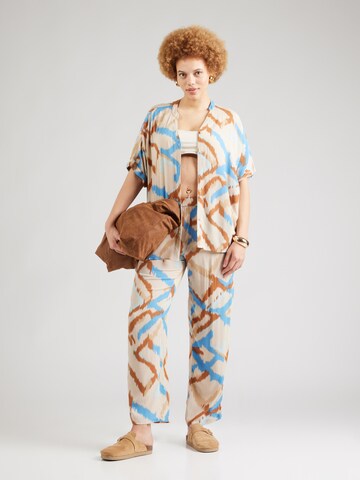 ONLY Carmakoma - Blusa 'CARROWA' en beige