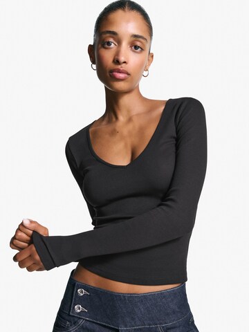 T-shirt Bershka en noir : devant
