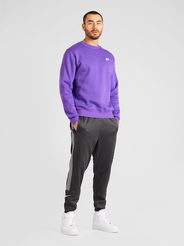 Nike Sportswear Regular Fit Sweatshirt 'Club Fleece' in Lila