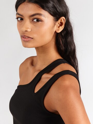 ABOUT YOU Top 'Tasha' in Black