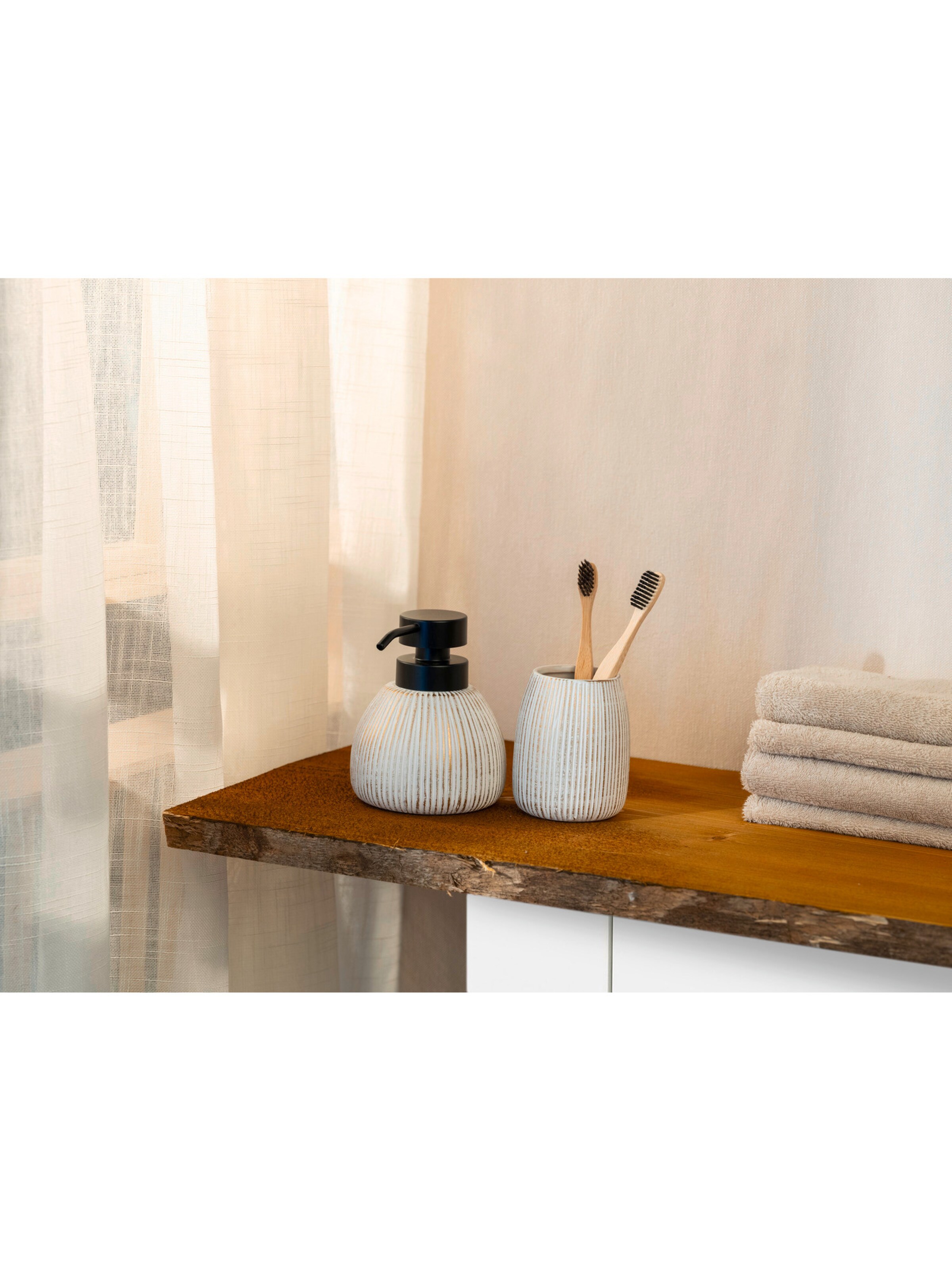 Wenko Bathroom Set in Gold