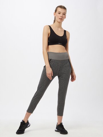 Coupe slim Pantalon de sport PUMA en gris