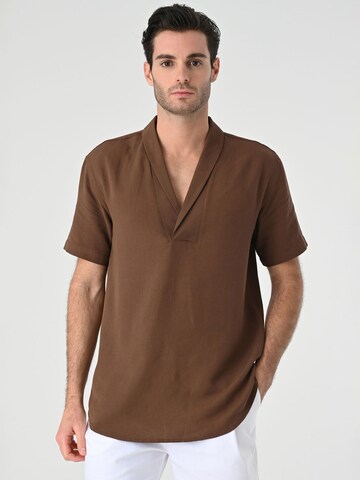 T-Shirt Antioch en marron : devant