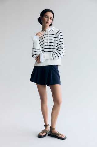 Pull&Bear Sweater in White