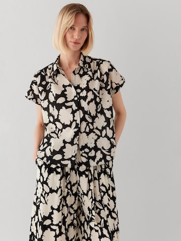 Mavi Blouse in Black: front