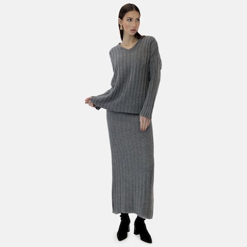 Elara Workwear in Grey: front