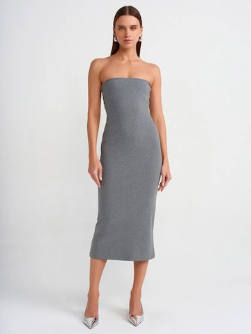 Dilvin - Vestido em cinzento: frente
