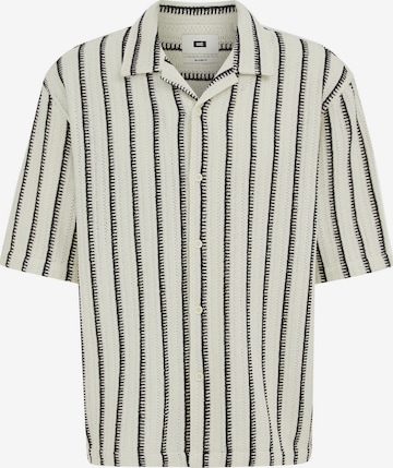 WE Fashion Comfort Fit Paita värissä beige: etupuoli