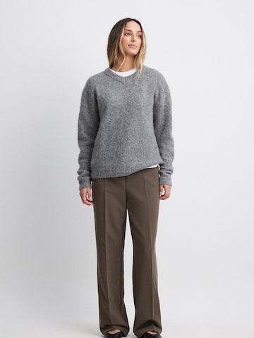 NA-KD Regular Pantalon in Bruin: voorkant