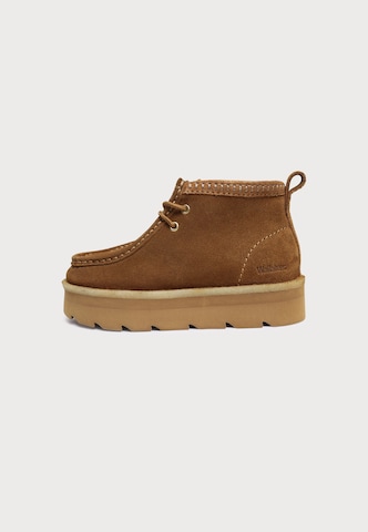 Bottines à lacets 'MeareWalla' Clarks Originals en marron : devant