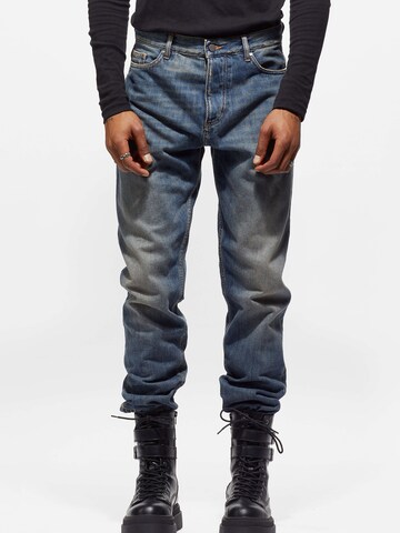 Young Poets Loosefit Jeans 'Cole' in Blau: predná strana