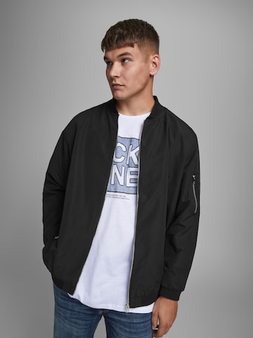 Jack & Jones Plus Välikausitakki 'Rush' värissä musta