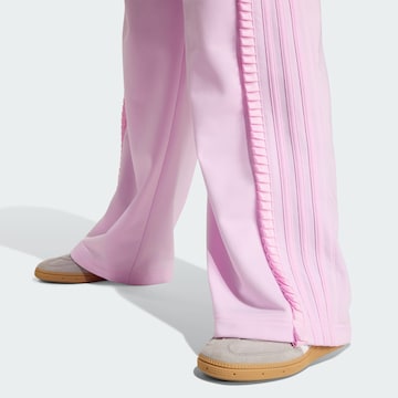 ADIDAS ORIGINALS - Pierna ancha Pantalón 'Firebird ' en rosa