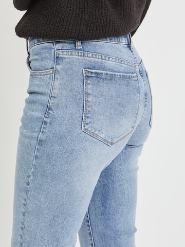 VILA Regular Jeans 'Vistray' in Blauw