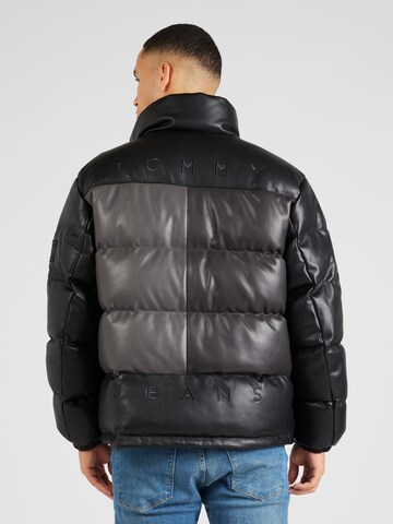 Tommy Jeans Zimní bunda 'ARCHIVE ALASKA' – černá