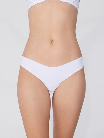Tezenis Thong in White: front