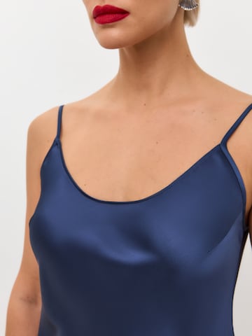 Serena Silueta Kjole 'Below the knee satin slip dress 'Grace'' i blå