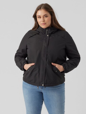 Vero Moda Curve Übergangsparka 'VMCZOA' in Schwarz: Vorderseite