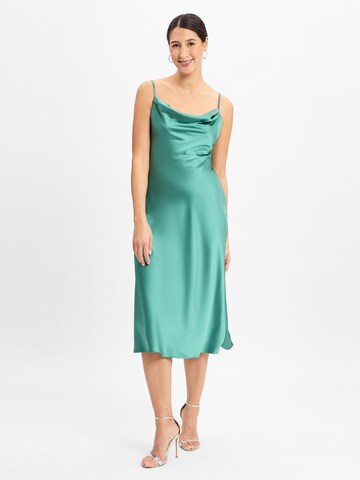 Marie Lund Evening Dress in Green: front
