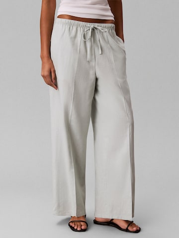 Calvin Klein Jeans Loosefit Hose in Blau: Vorderseite