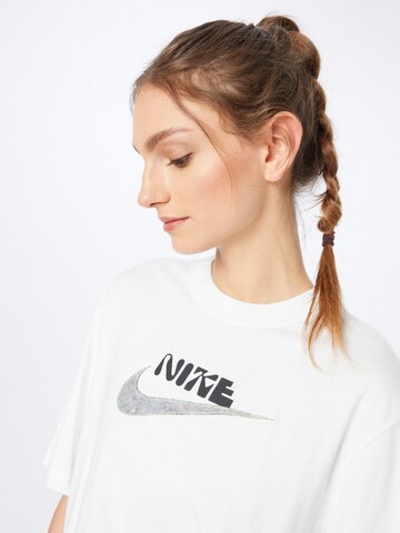 T-shirt Nike Sportswear en blanc