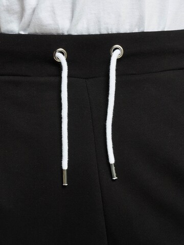 Effilé Pantalon 'Just Rhyse' Urban Classics en noir