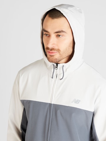 new balance - Chaqueta deportiva en gris