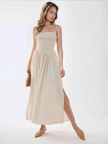 Abito di Hiccup in beige: frontale