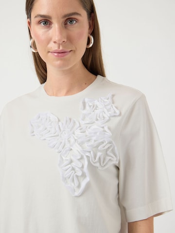 T-shirt 'YASVisely' YAS en blanc