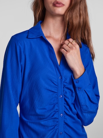 Robe-chemise 'Anne' PIECES en bleu