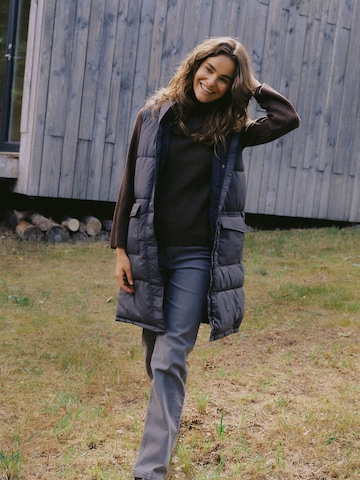 Oxmo Steppweste ' OXMINNA LONG ' in Grau
