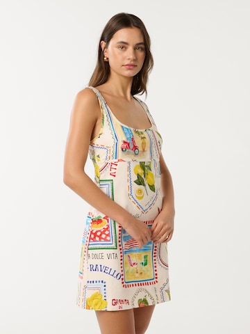 Rochie 'Hadley' de la Forever New pe bej