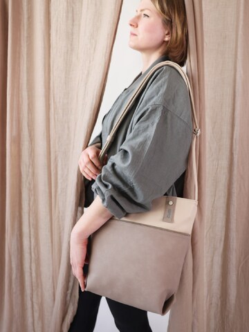 ZWEI Handbag 'JANA J10' in Brown: front