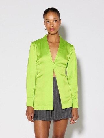 SOMETHINGNEW Blouse in Green: front