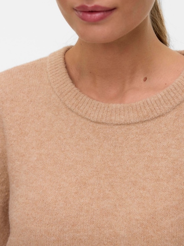 Pullover 'VMCBOOM' di Vero Moda Curve in marrone