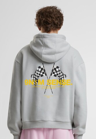 9N1M SENSE Sweatshirt 'Race Flags' in Grau: Vorderseite