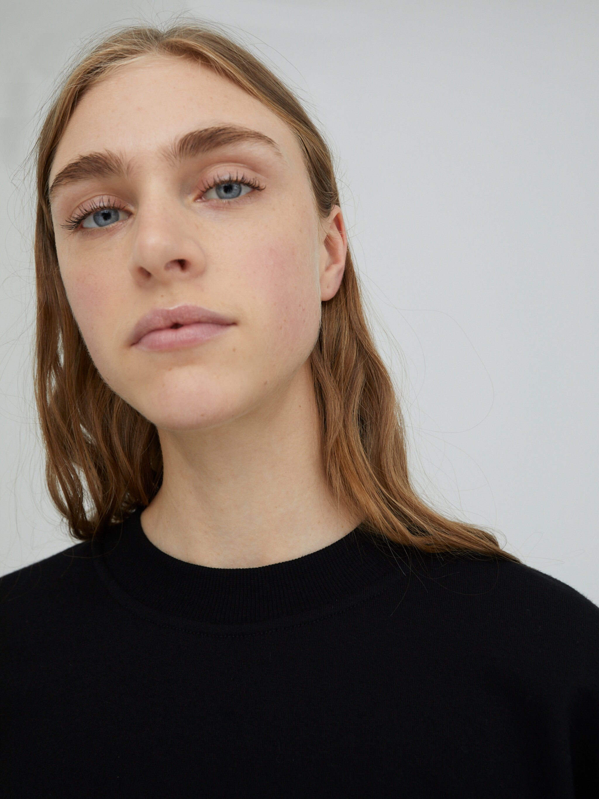 EDITED Producten Sweatshirt 'Renata' Zwart