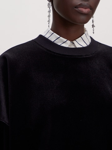 EDITED Mikina 'Emielia' – černá