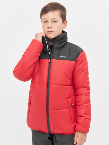 Veste d’hiver BENCH en rouge : devant