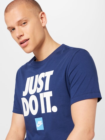 Nike Sportswear T-Shirt in Blau