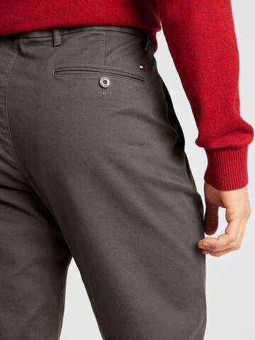 Regular Pantaloni eleganți 'CHELSEA ESSENTIAL' de la TOMMY HILFIGER pe gri