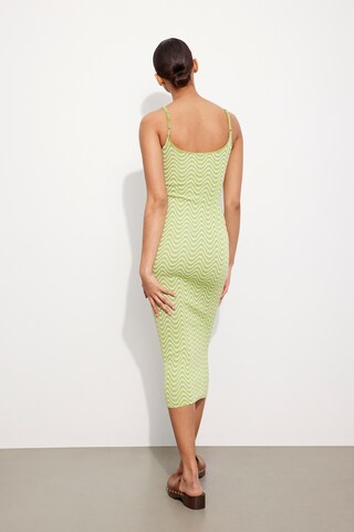 Rochie tricotat 'Peridot' de la Envii pe verde