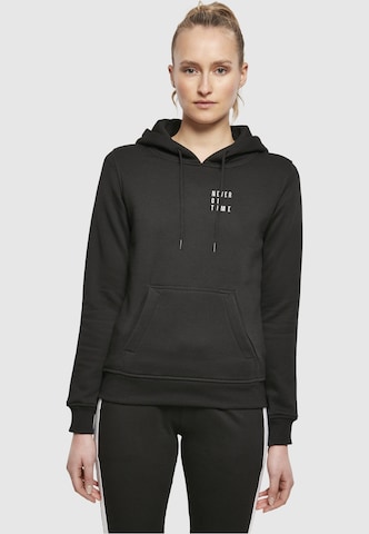 Mister Tee Sweatshirt 'Never On Time' i svart: forside